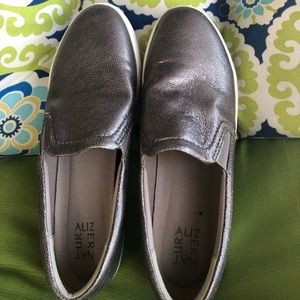 Naturalizer Gold metallic loafers sz 10